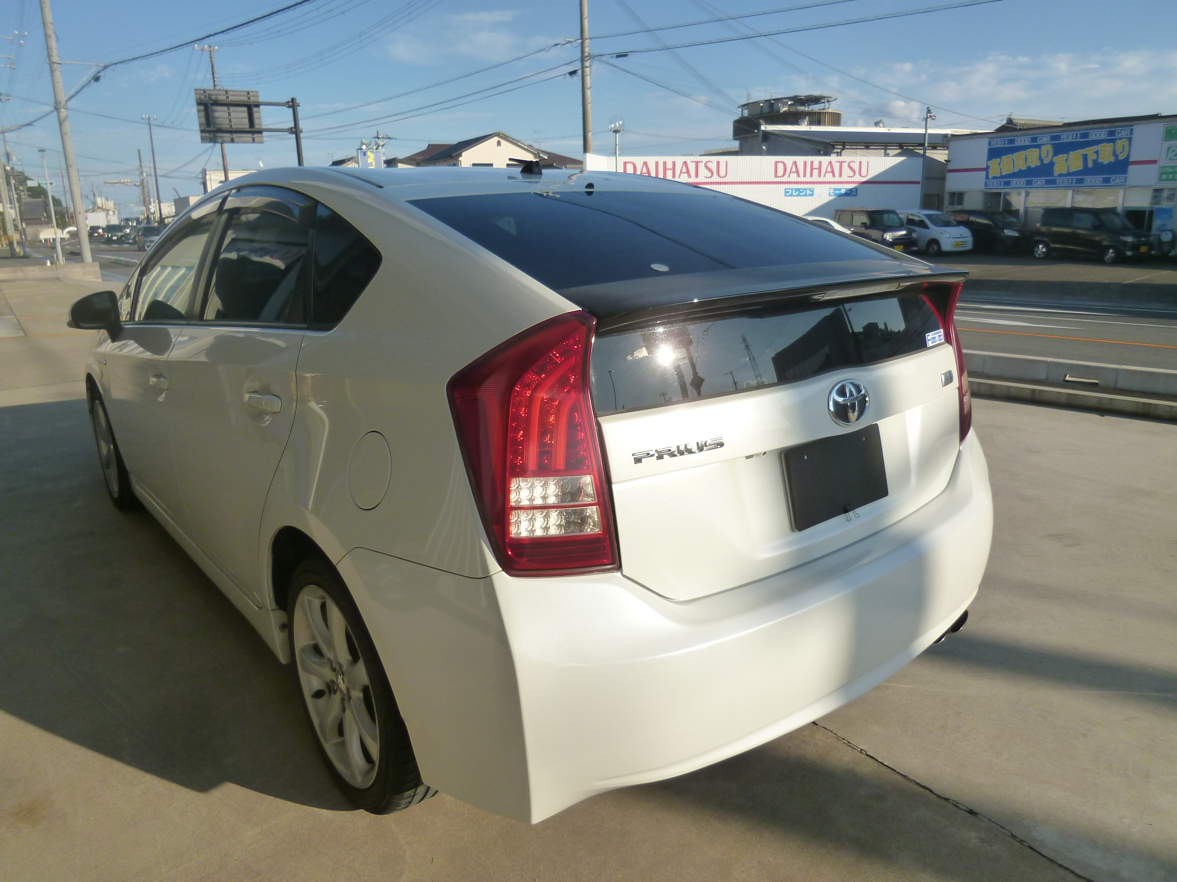 プリウス 後ろ斜め